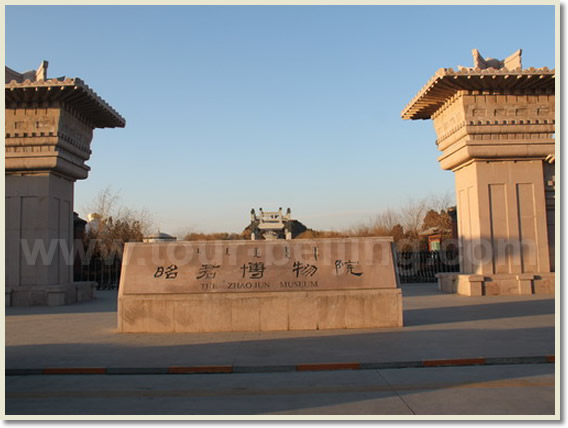 Zhaojun Tomb